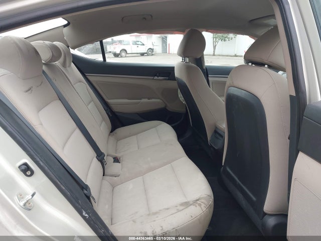 KMHD84LF2HU409067 Hyundai ELANTRA SE