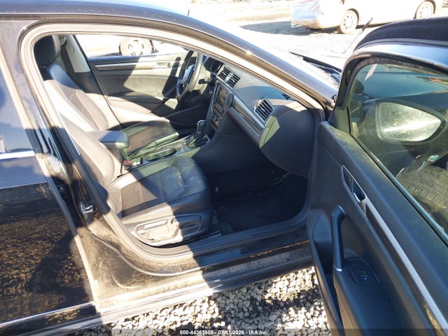 1VWBT7A36GC010037 Volkswagen Passat 1.8t Se
