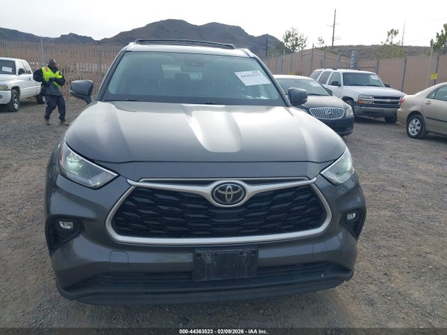 5TDHZRBH8MS523155 Toyota Highlander Xle