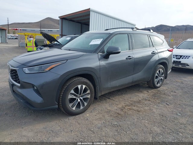 5TDHZRBH8MS523155 Toyota Highlander Xle