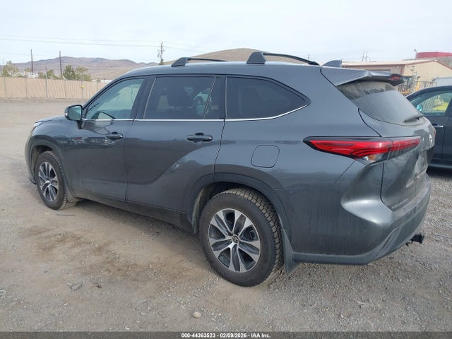 5TDHZRBH8MS523155 Toyota Highlander Xle