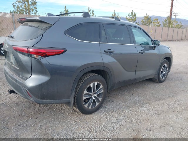 5TDHZRBH8MS523155 Toyota Highlander Xle