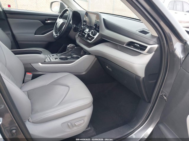 5TDHZRBH8MS523155 Toyota Highlander Xle