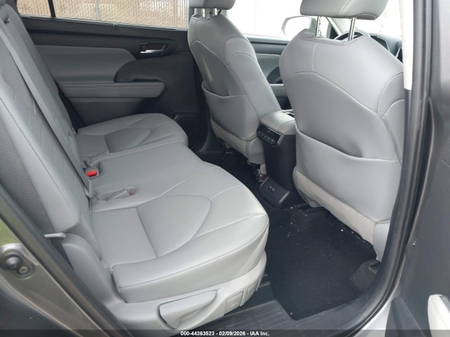 5TDHZRBH8MS523155 Toyota Highlander Xle