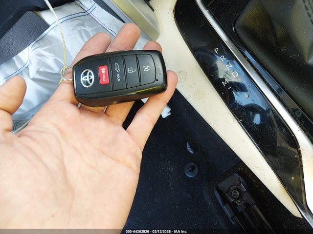 44363526 :رقم المزاد ، 7MUDAABG1RV112899 vin ، 2024 Toyota Corolla Cross Xle مزاد بيع