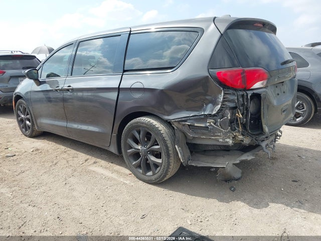 2018 CHRYSLER PACIFICA 2C4RC1FGXJR357931 Photo 2