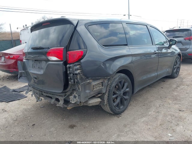 2018 CHRYSLER PACIFICA 2C4RC1FGXJR357931 Photo 3