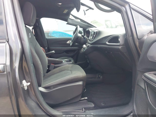 2018 CHRYSLER PACIFICA 2C4RC1FGXJR357931 Photo 4