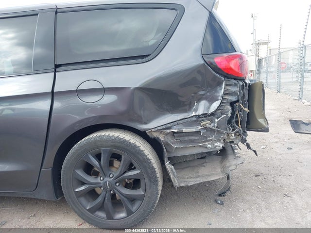 2018 CHRYSLER PACIFICA 2C4RC1FGXJR357931 Photo 5