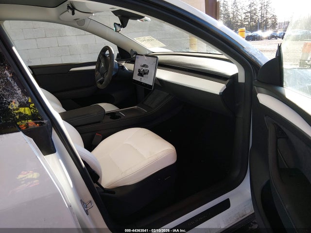 2023 TESLA MODEL Y 7SAYGDEE3PF863139 Photo 4