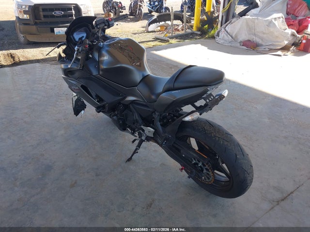 2022 KAWASAKI EX650 ML5EXEN11NDA49821 Photo 2