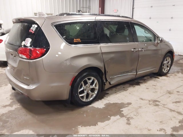 2018 CHRYSLER PACIFICA 2C4RC1GG6JR140357 Photo 3