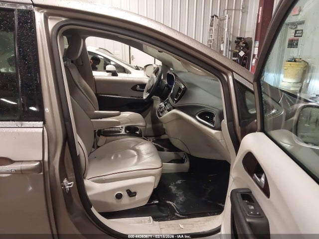 2018 CHRYSLER PACIFICA 2C4RC1GG6JR140357 Photo 4