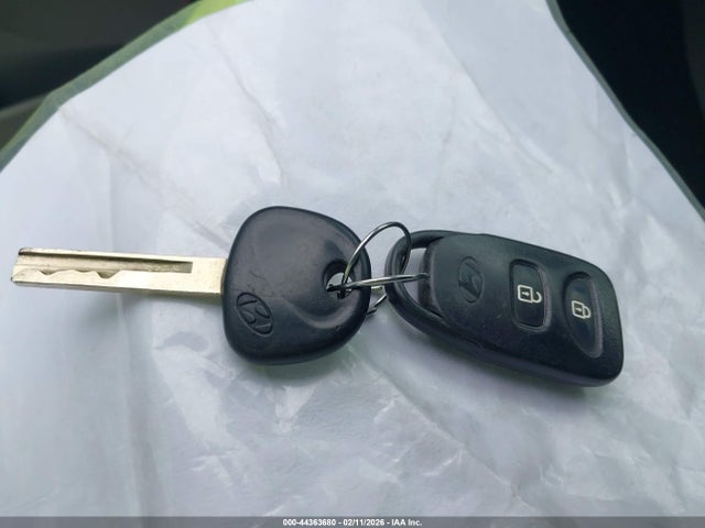KMHCT5AE1GU261194 Hyundai ACCENT SE
