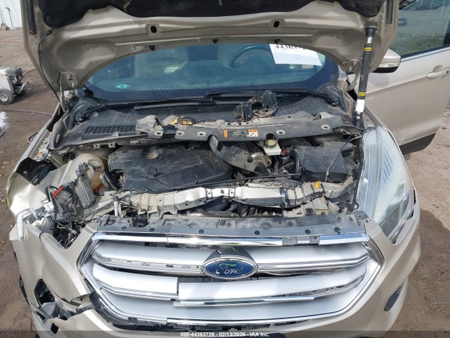 1FMCU9J90HUE95139 Ford Escape Titanium