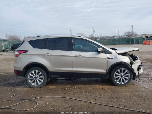 1FMCU9J90HUE95139 Ford Escape Titanium