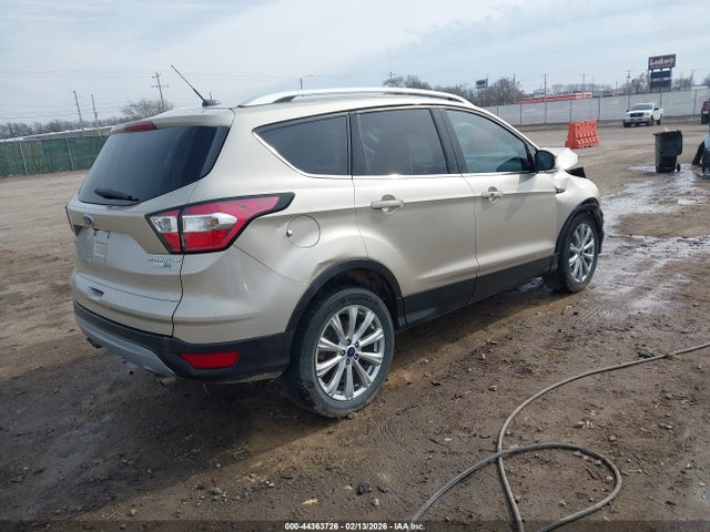 1FMCU9J90HUE95139 Ford Escape Titanium