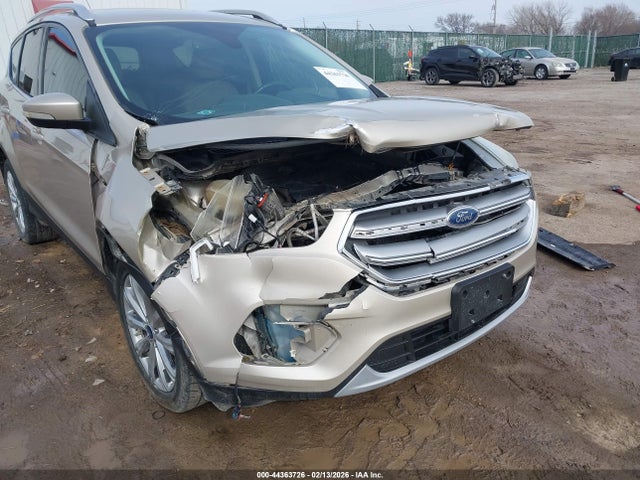 1FMCU9J90HUE95139 Ford Escape Titanium
