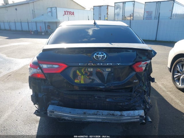 4T1B11HKXJU657590 Toyota CAMRY SE