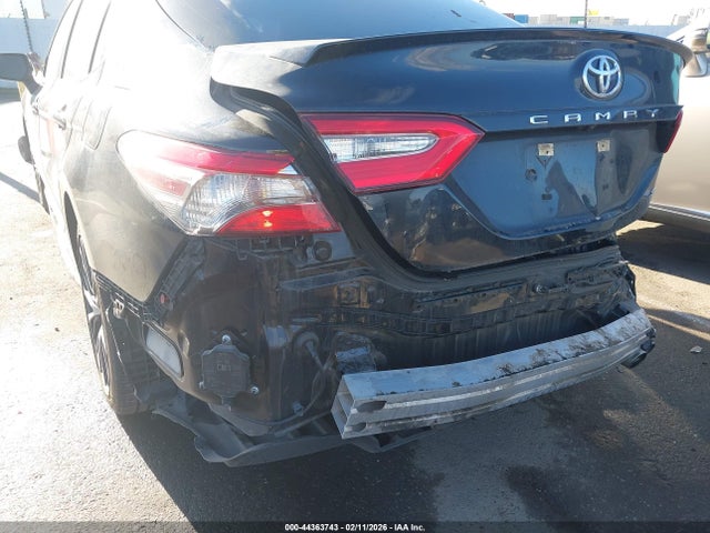 4T1B11HKXJU657590 Toyota CAMRY SE
