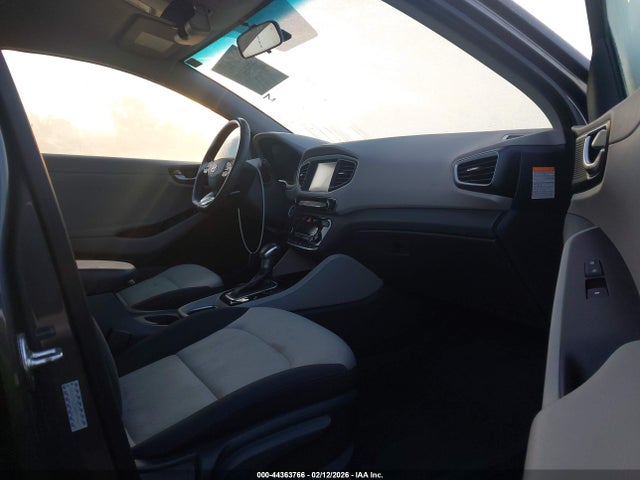 KMHC75LC1HU021967 Hyundai Ioniq Hybrid Sel