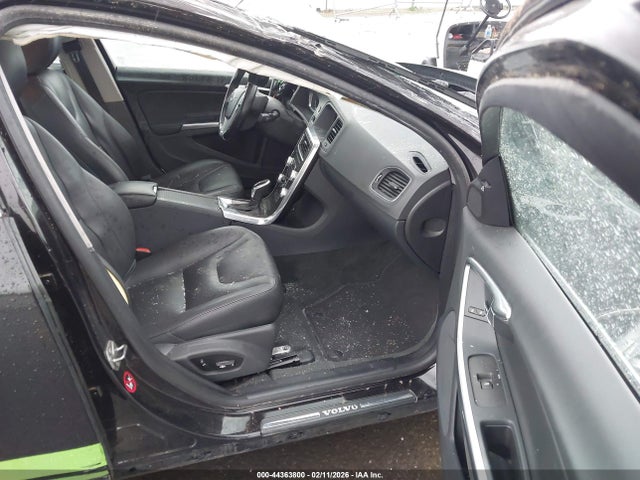 YV126MFM1F2358403 Volvo S60 T5 Platinum
