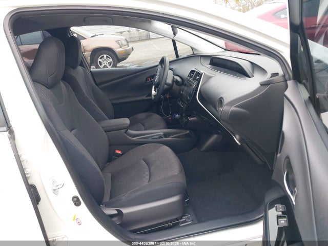 JTDKBRFU3J3070061 Toyota Prius Two