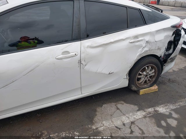 JTDKBRFU3J3070061 Toyota Prius Two