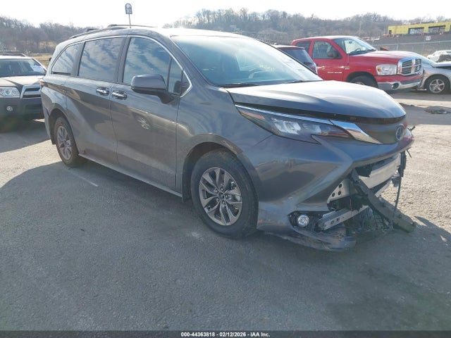 Toyota Sienna 2025 5TDJSKFC6SS225955 Image 16
