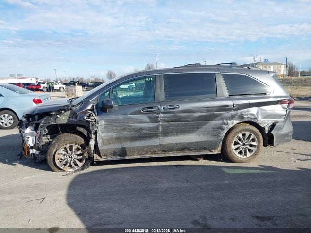 Toyota Sienna 2025 5TDJSKFC6SS225955 Image 30