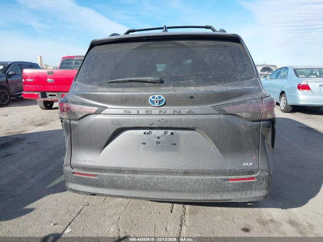 Toyota Sienna 2025 5TDJSKFC6SS225955 Image 32