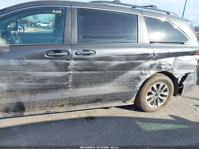 Toyota Sienna 2025 5TDJSKFC6SS225955 Image 27