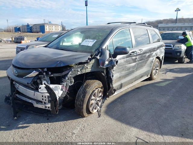 Toyota Sienna 2025 5TDJSKFC6SS225955 Image 17