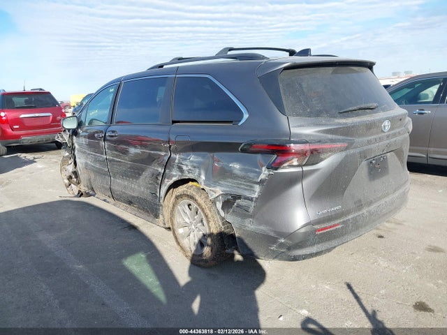 Toyota Sienna 2025 5TDJSKFC6SS225955 Image 18