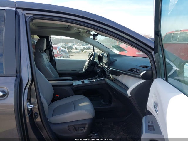 Toyota Sienna 2025 5TDJSKFC6SS225955 Image 20