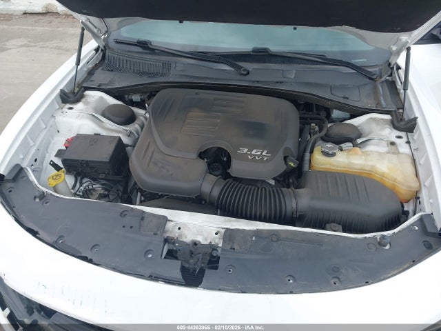 2C3CDXHG0JH179427 Dodge Charger Sxt Plus Rwd