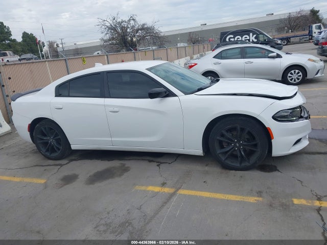 2C3CDXHG0JH179427 Dodge Charger Sxt Plus Rwd
