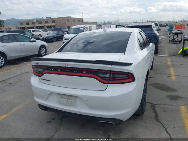 2C3CDXHG0JH179427 Dodge Charger Sxt Plus Rwd