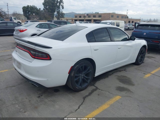 2C3CDXHG0JH179427 Dodge Charger Sxt Plus Rwd