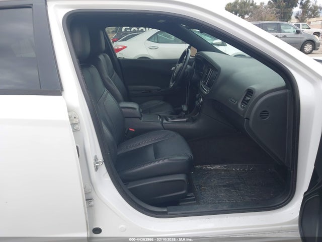 2C3CDXHG0JH179427 Dodge Charger Sxt Plus Rwd