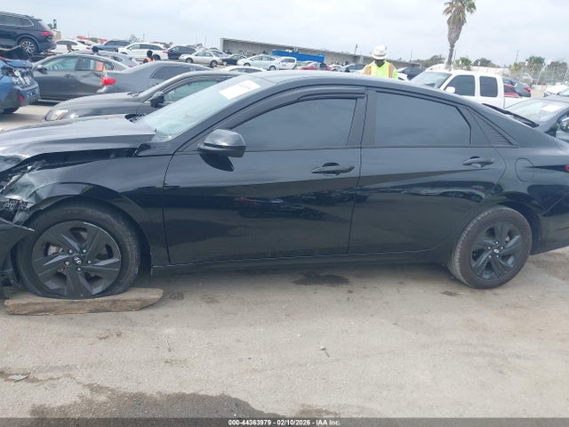 KMHLM4AG3PU530031 Hyundai ELANTRA SEL