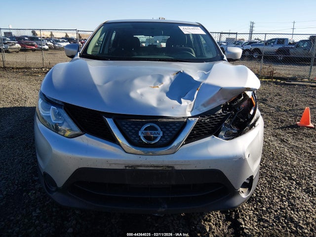 JN1BJ1CR9JW257438 Nissan Rogue Sport S