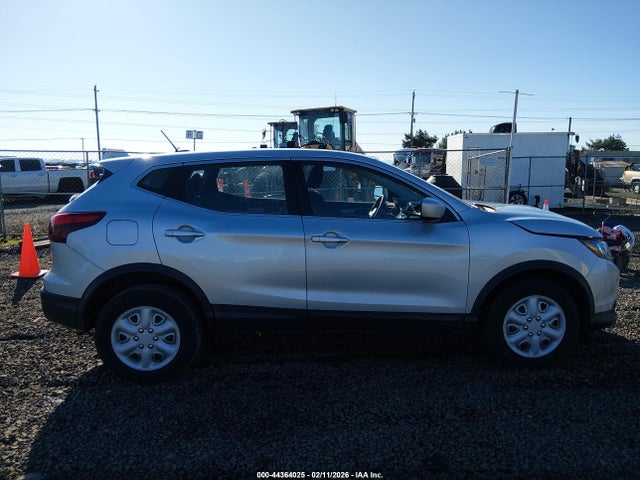 JN1BJ1CR9JW257438 Nissan Rogue Sport S