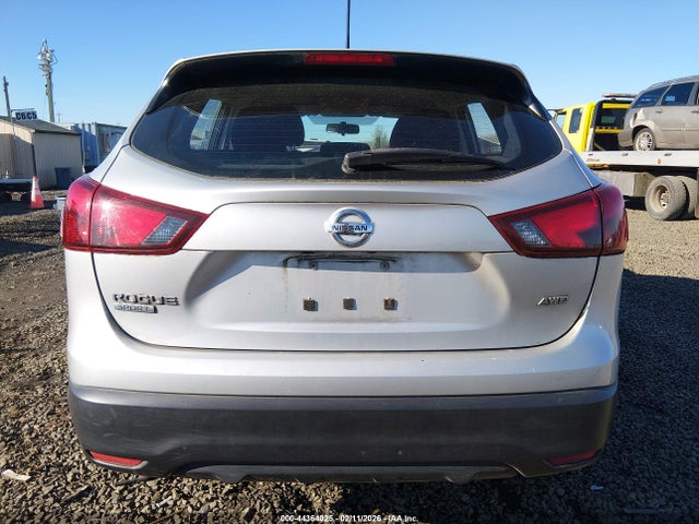 JN1BJ1CR9JW257438 Nissan Rogue Sport S