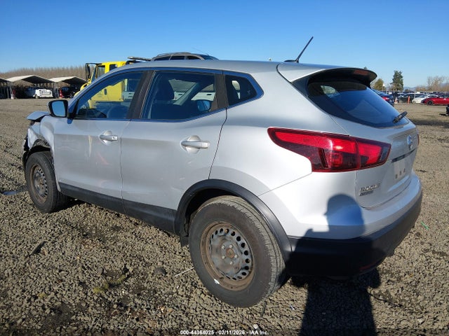 JN1BJ1CR9JW257438 Nissan Rogue Sport S