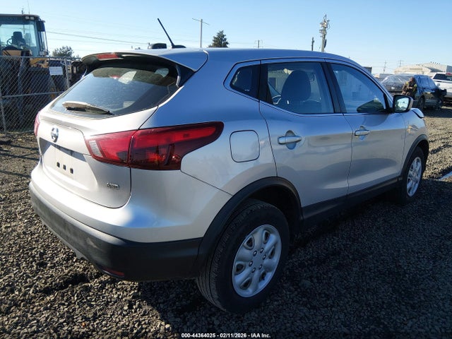 JN1BJ1CR9JW257438 Nissan Rogue Sport S