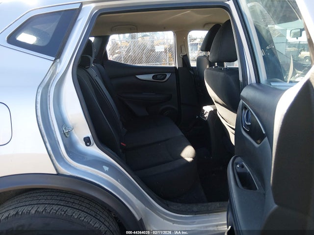 JN1BJ1CR9JW257438 Nissan Rogue Sport S