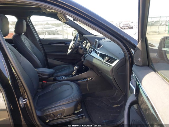 2016 BMW X1 WBXHT3C37GP889739 Photo 4