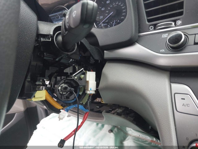 KMHD74LF9JU679003 Hyundai ELANTRA SE