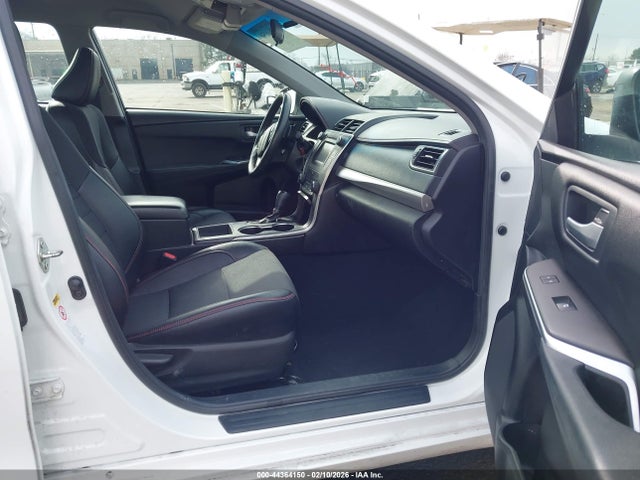 4T1BF1FK5HU400674 Toyota CAMRY SE
